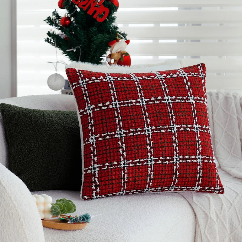 Vue d'ensemble du coussin rouge à motifs carreaux