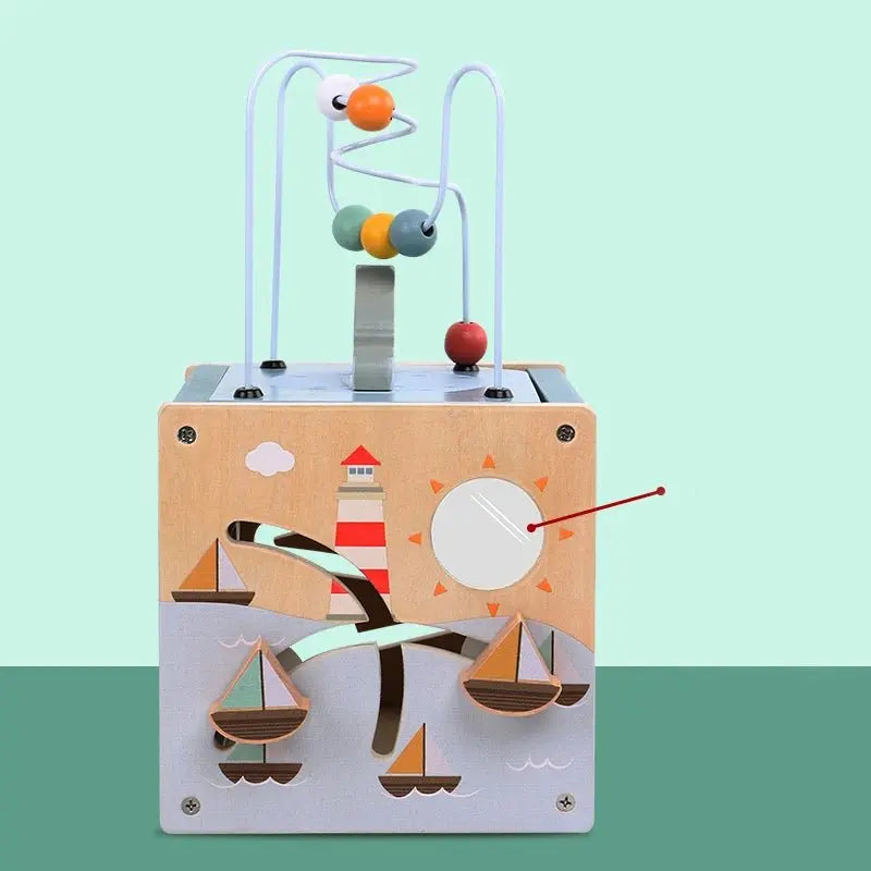 Vue rapprochée des rouages colorés sur une face du cube