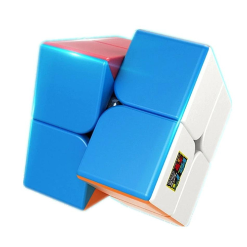 Cube 2x2 posé sur une surface blanche, vue de dessus