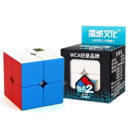 Cube 2x2 en gros plan montrant ses couleurs vives