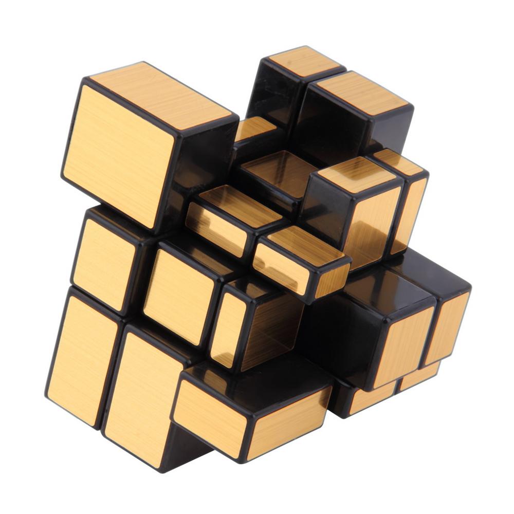 Cube doré déformé, vue de côté montrant les différentes hauteurs