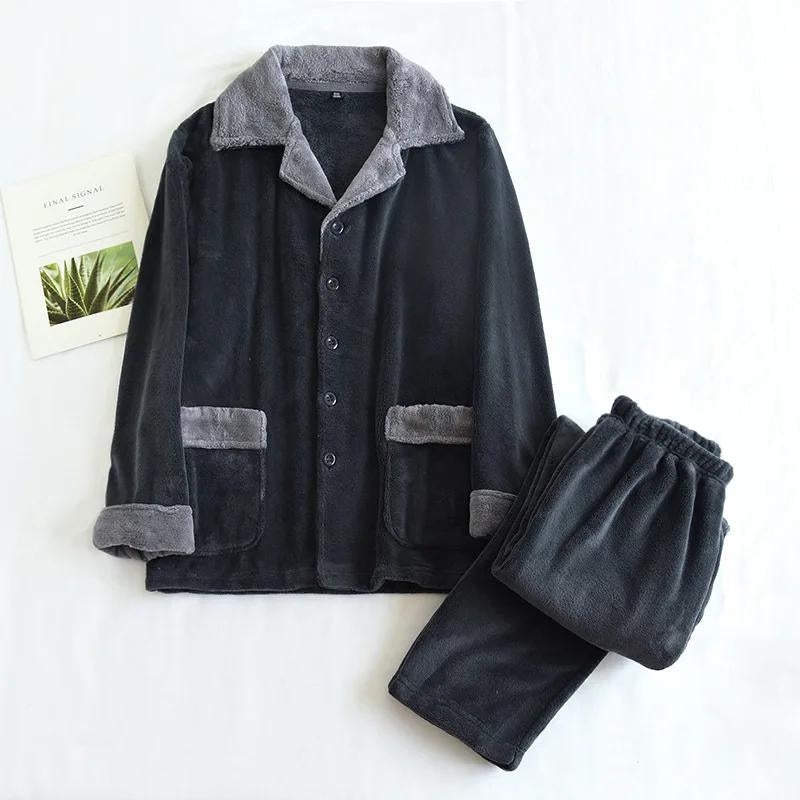 Détail du col contrasté gris sur veste boutonnée