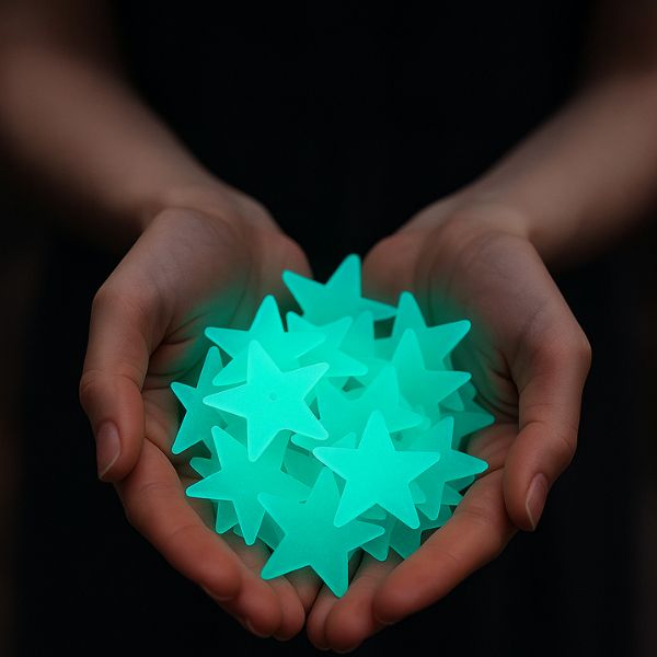 Étoile bleue 3D lumineuse fixée au plafond d'une chambre