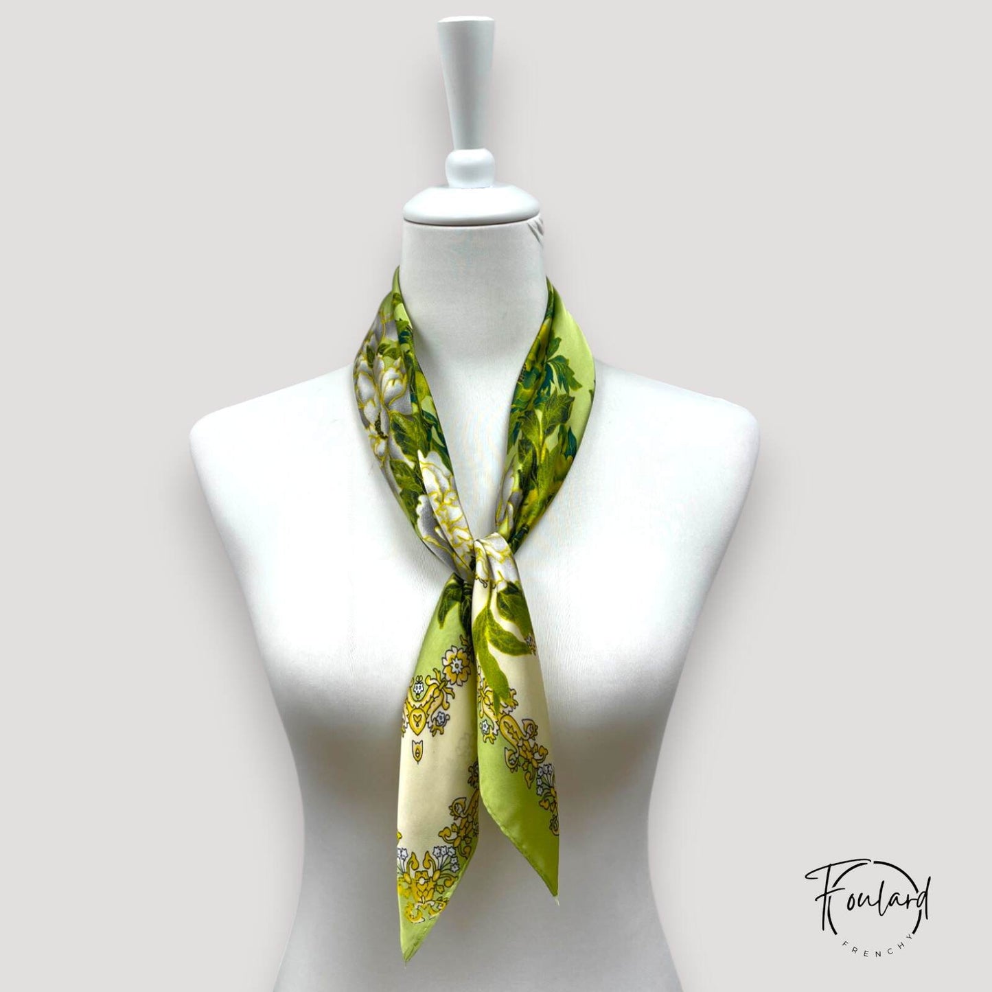 Vue d'ensemble du foulard 70x70 cm en polyester satin
