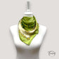 Foulard floral vert anis avec fleurs jaunes et blanches