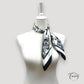 Foulard en polyester effet satin, motif floral noir