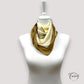Foulard carré ivoire et Camel sur fond blanc