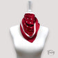 Foulard carré rouge à pois blancs, vue d'ensemble