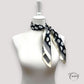 Foulard carré noir à pois blancs avec bordure crème