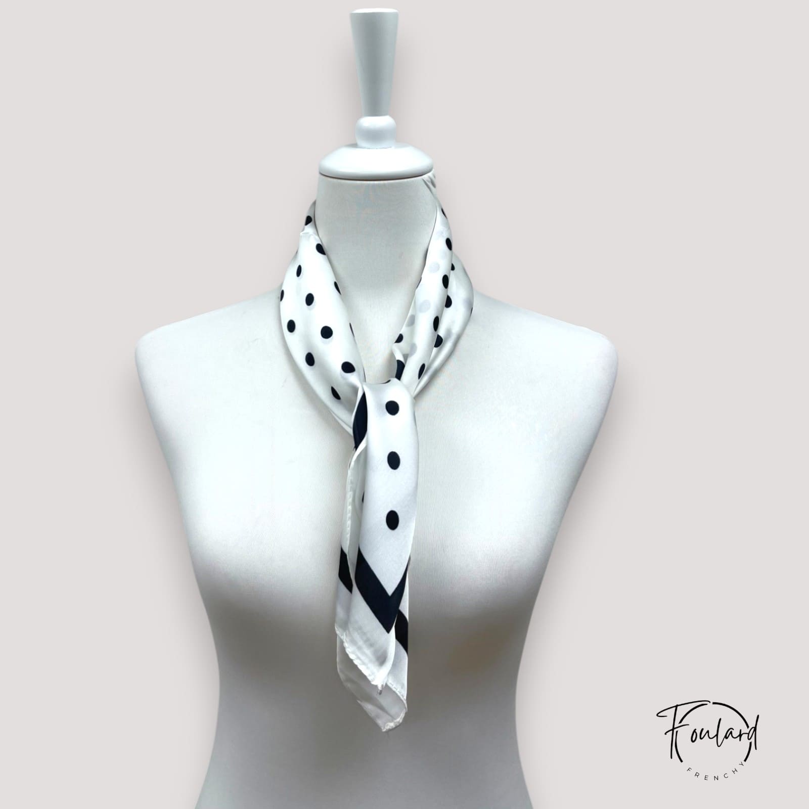 Vue rapprochée du motif à pois rétro chic