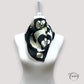 Foulard carré floral noir et écru sur fond blanc