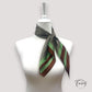 Foulard carré vert et marron avec motif géométrique rétro