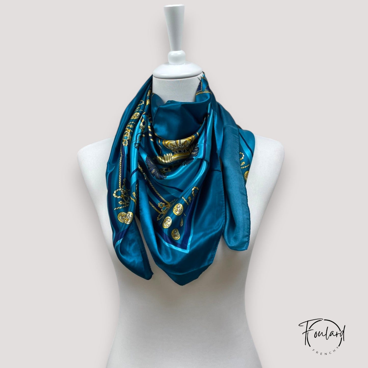 Foulard carré baroque turquoise avec motifs dorés