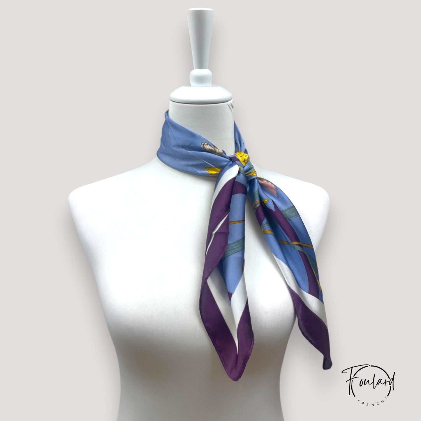 Foulard carré en satin avec motifs vintage colorés