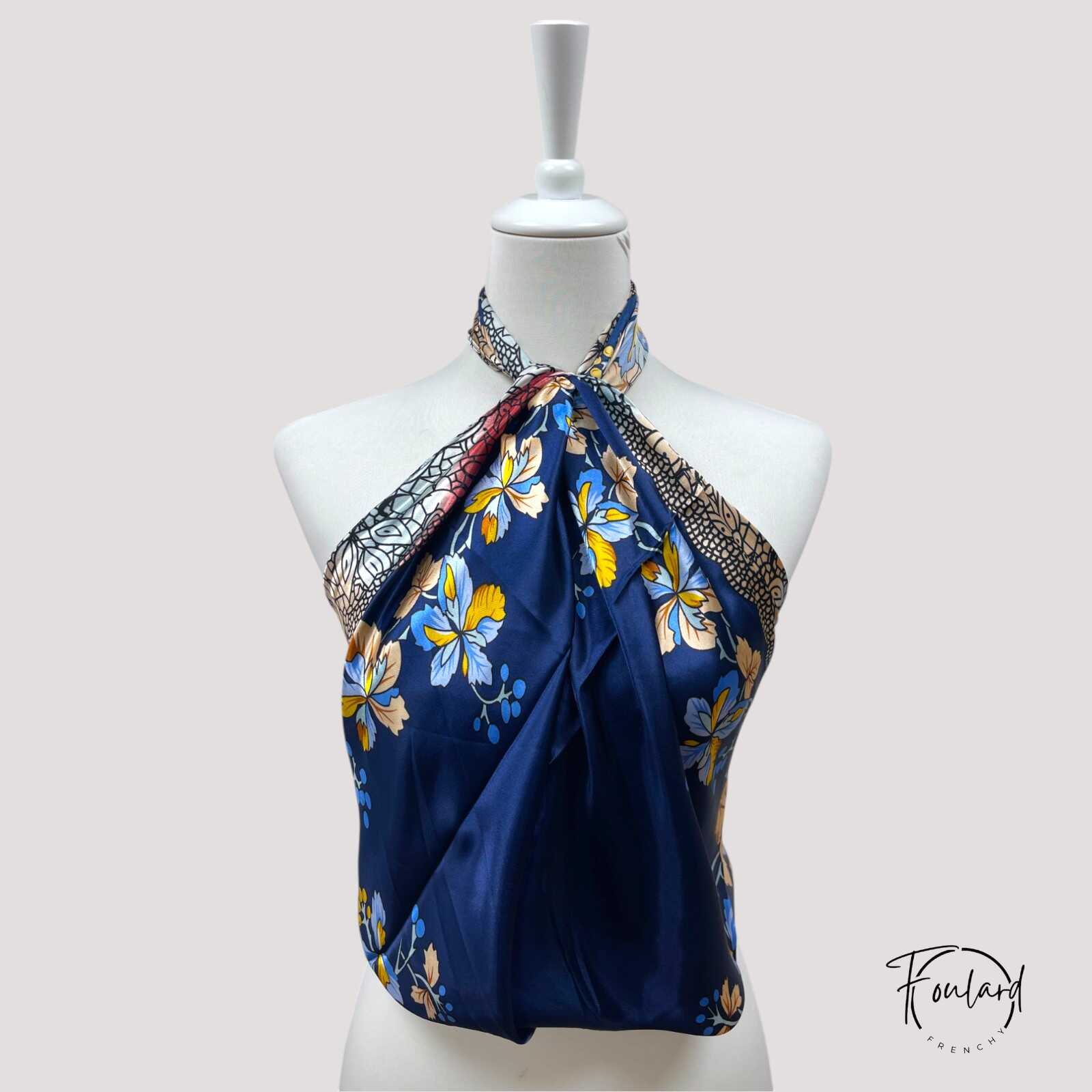Foulard carré bleu marine avec motifs élégants