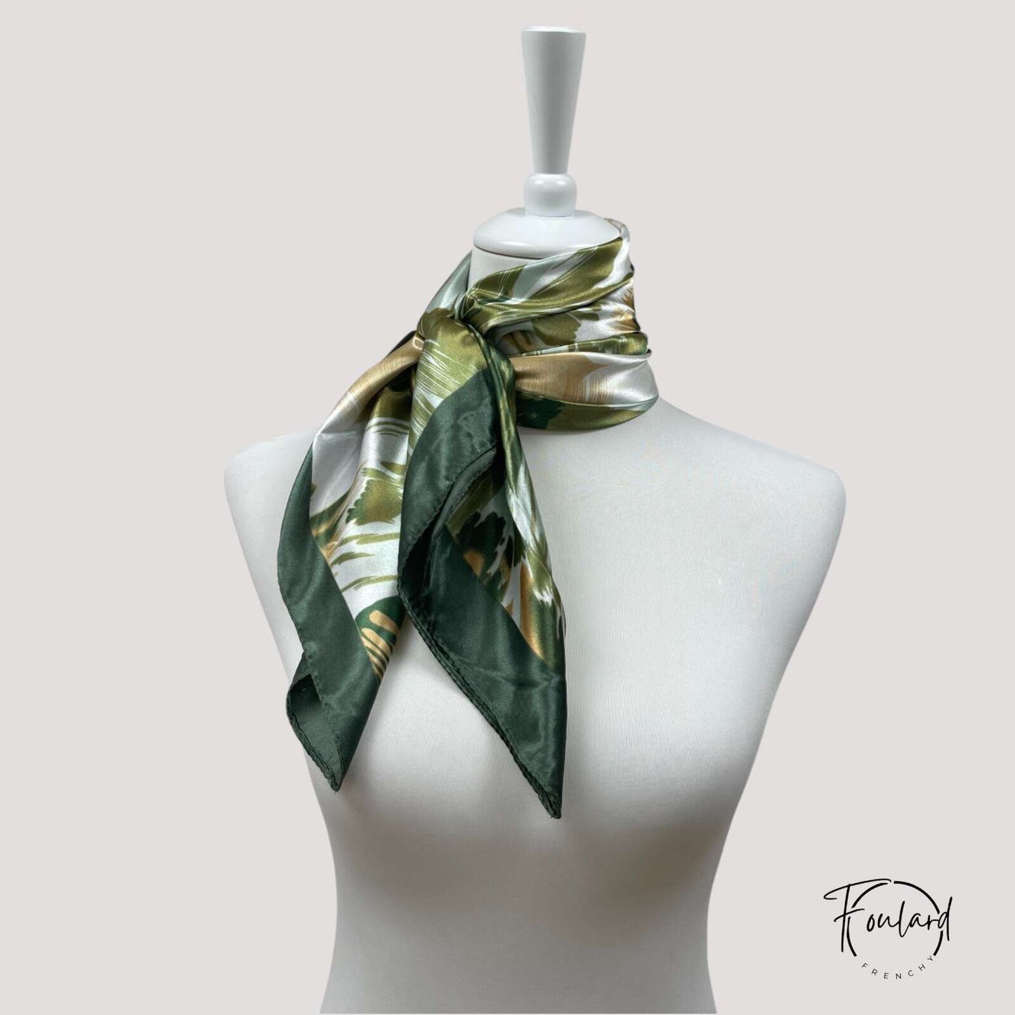 Foulard noué sur cheveux, style élégant et décontracté