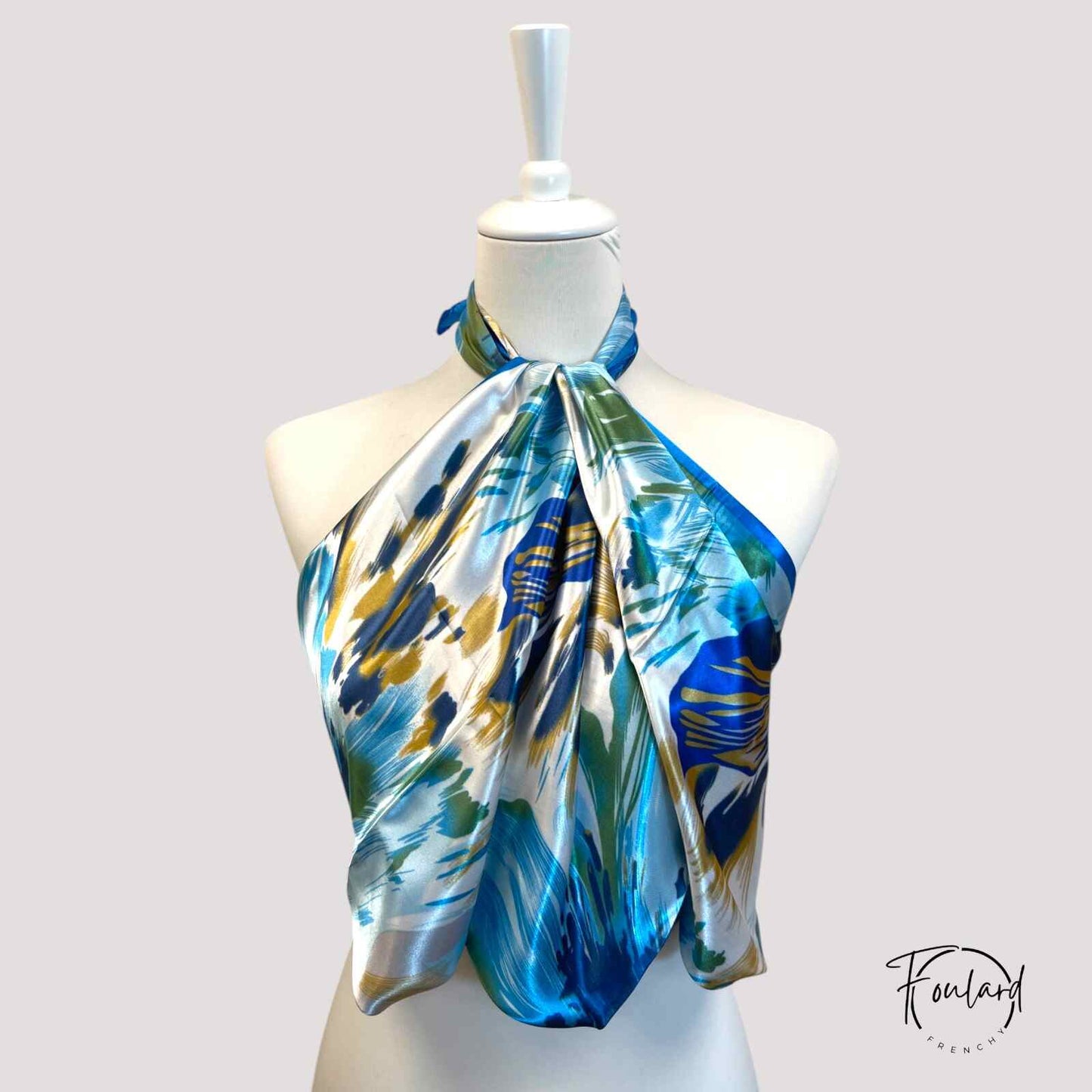 Foulard carré bleu avec motifs plage, vue de face
