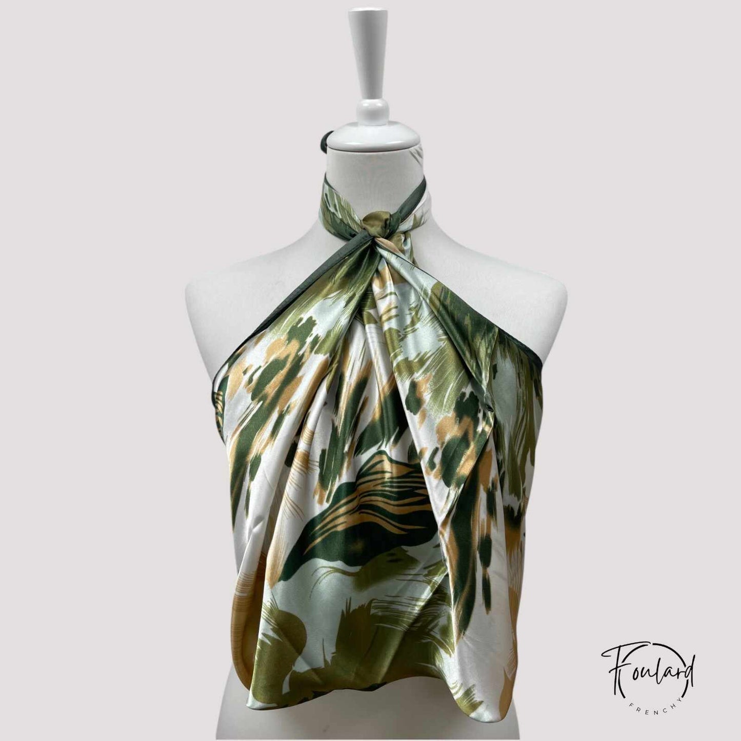 Foulard carré vert avec motifs zen, vue de face