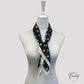 Vue d'ensemble du foulard carré avec bordure crème