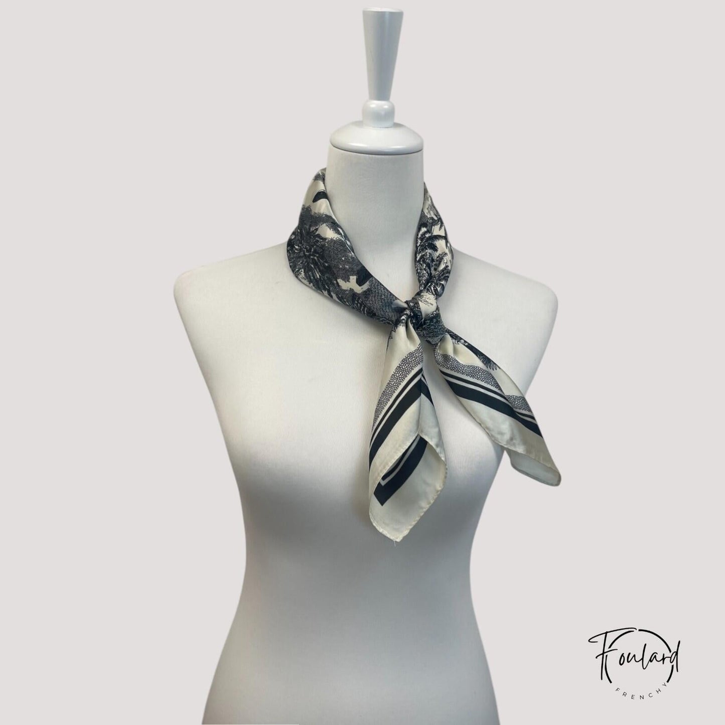 Foulard en polyester, motif paysage style gravure ancienne