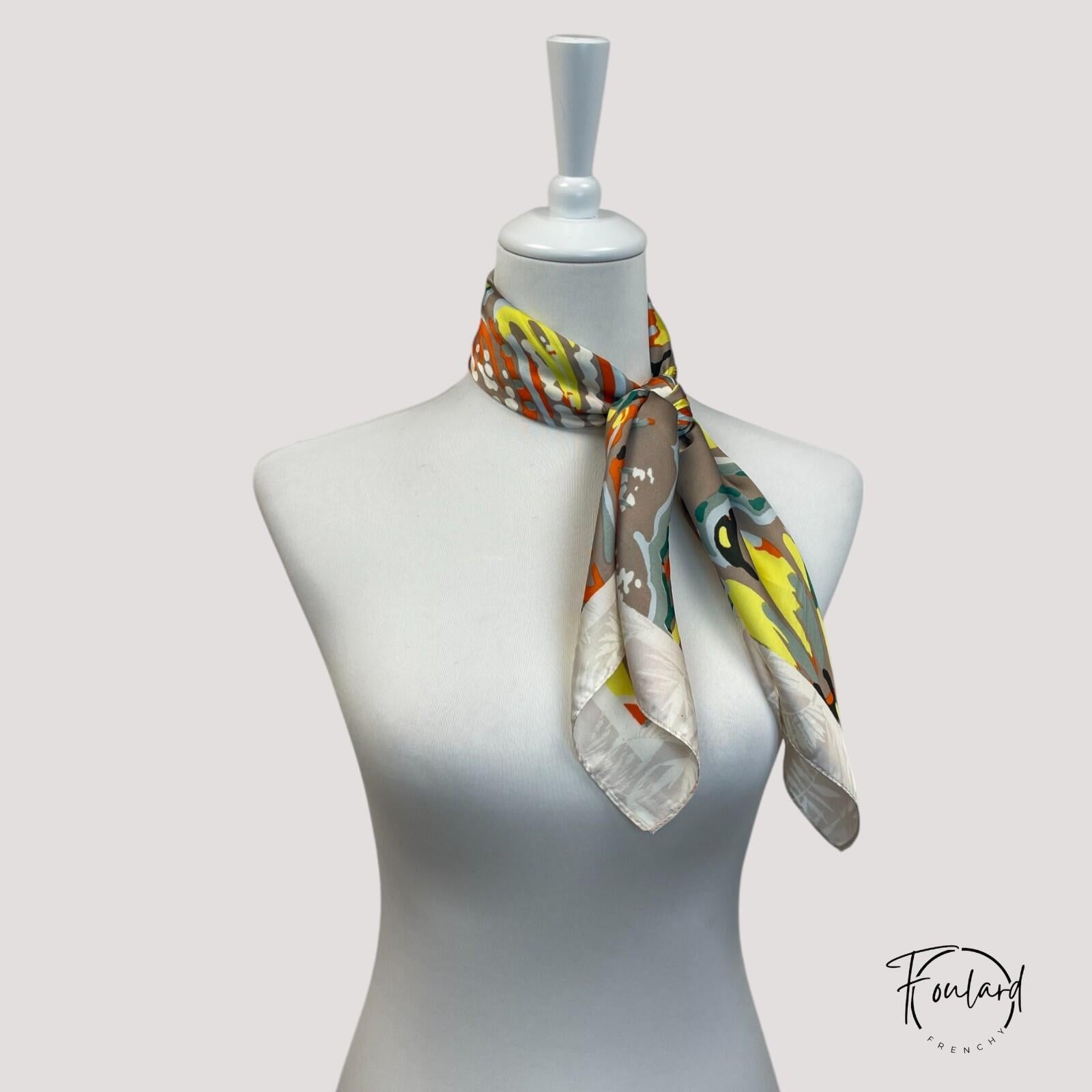 Accessoire polyvalent avec motifs colorés, idéal pour diverses tenues