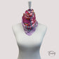 Foulard carré multicolore avec motifs abstraits et feuillage lilas