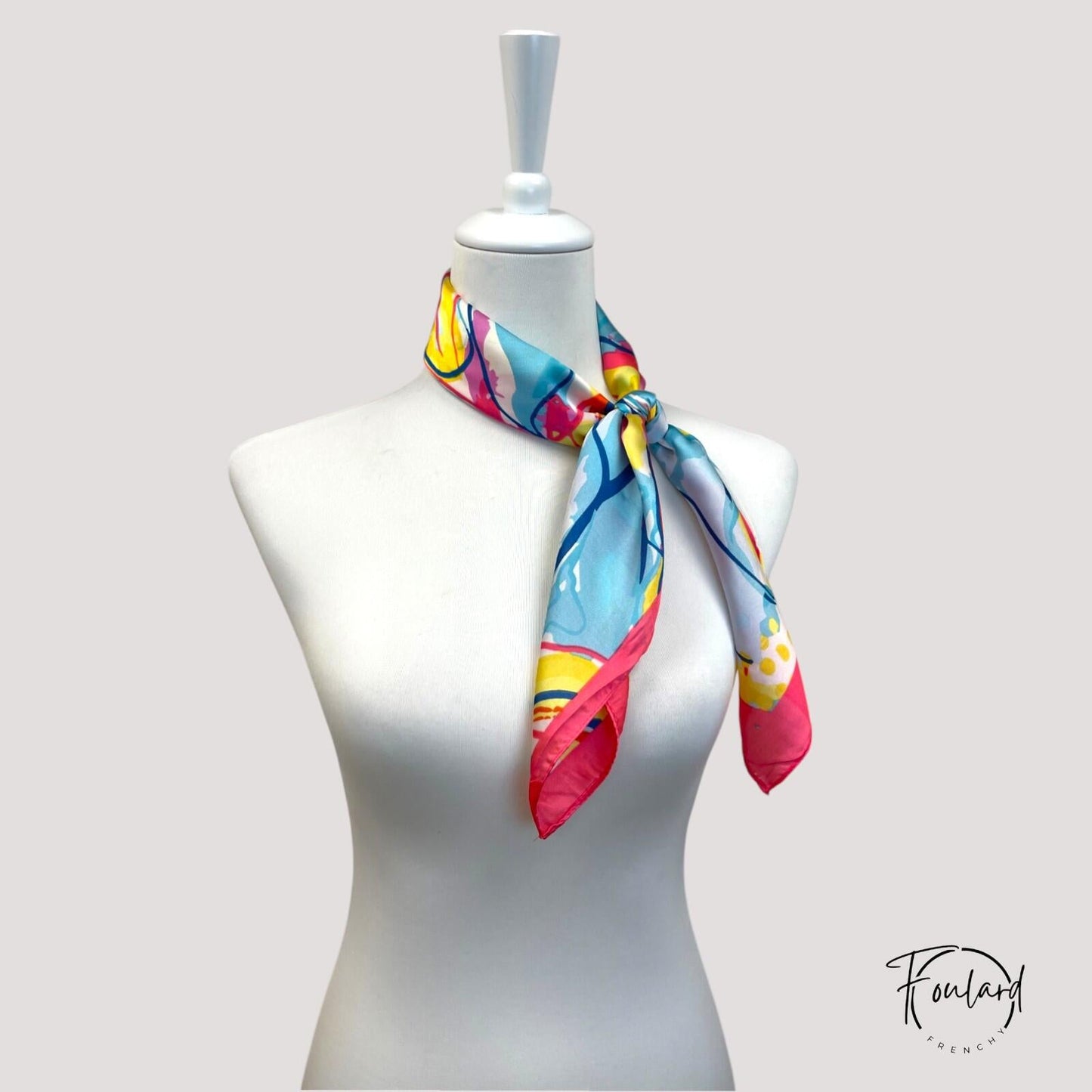 Foulard carré 70x70 cm, design moderne et coloré