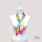 Vue rapprochée des couleurs vives du foulard en polyester