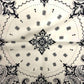 Foulard noué autour du cou, style élégant et vintage
