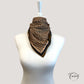 Foulard carré avec motifs cercles noirs sur fond beige