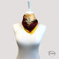 Foulard carré floral bordeaux avec liseré jaune vif