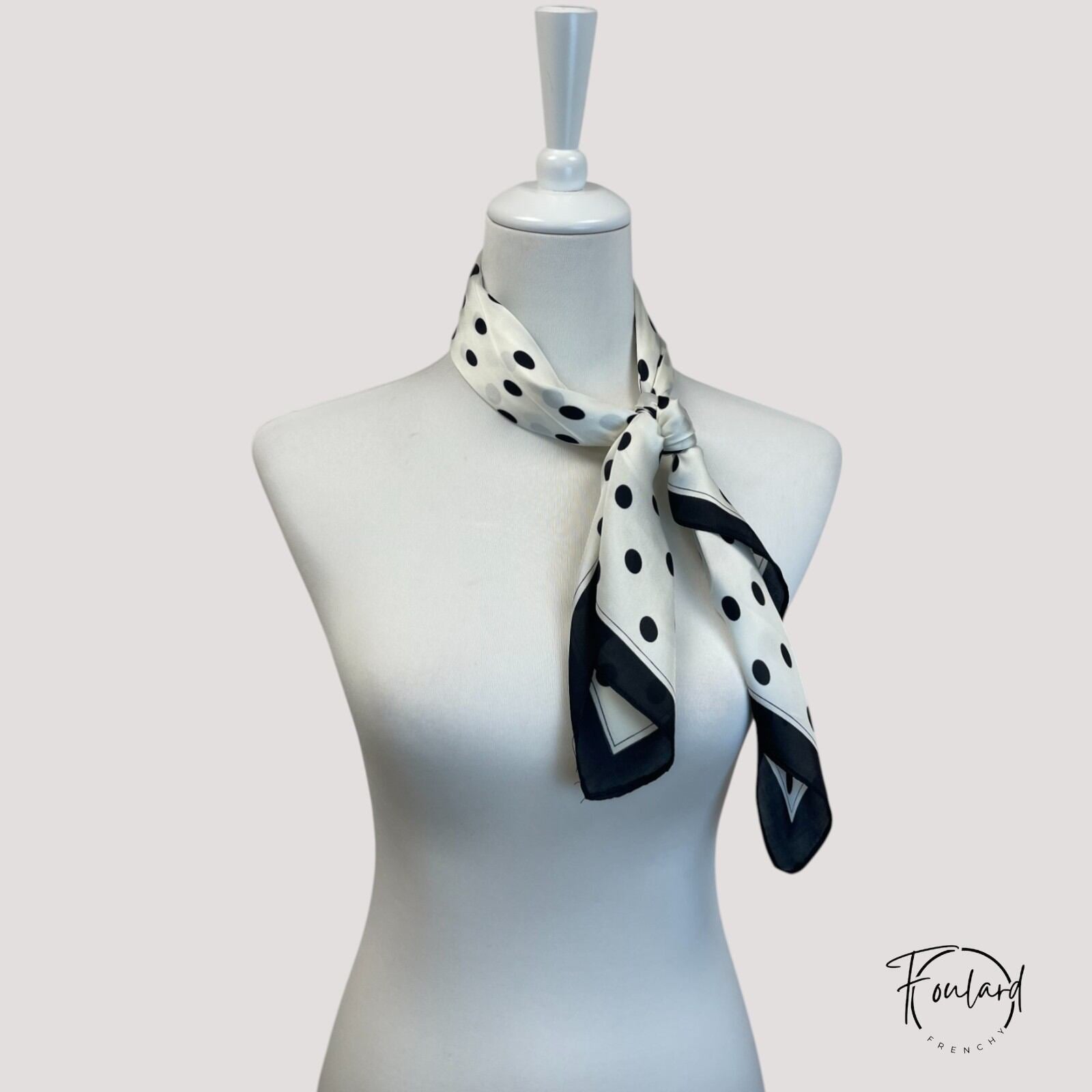 Foulard en polyester léger, élégant et polyvalent