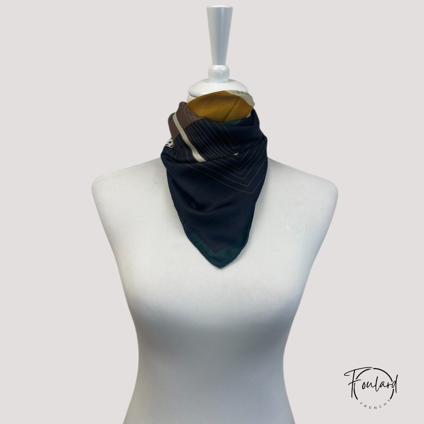 Foulard carré avec pois noirs et rayures chocolat