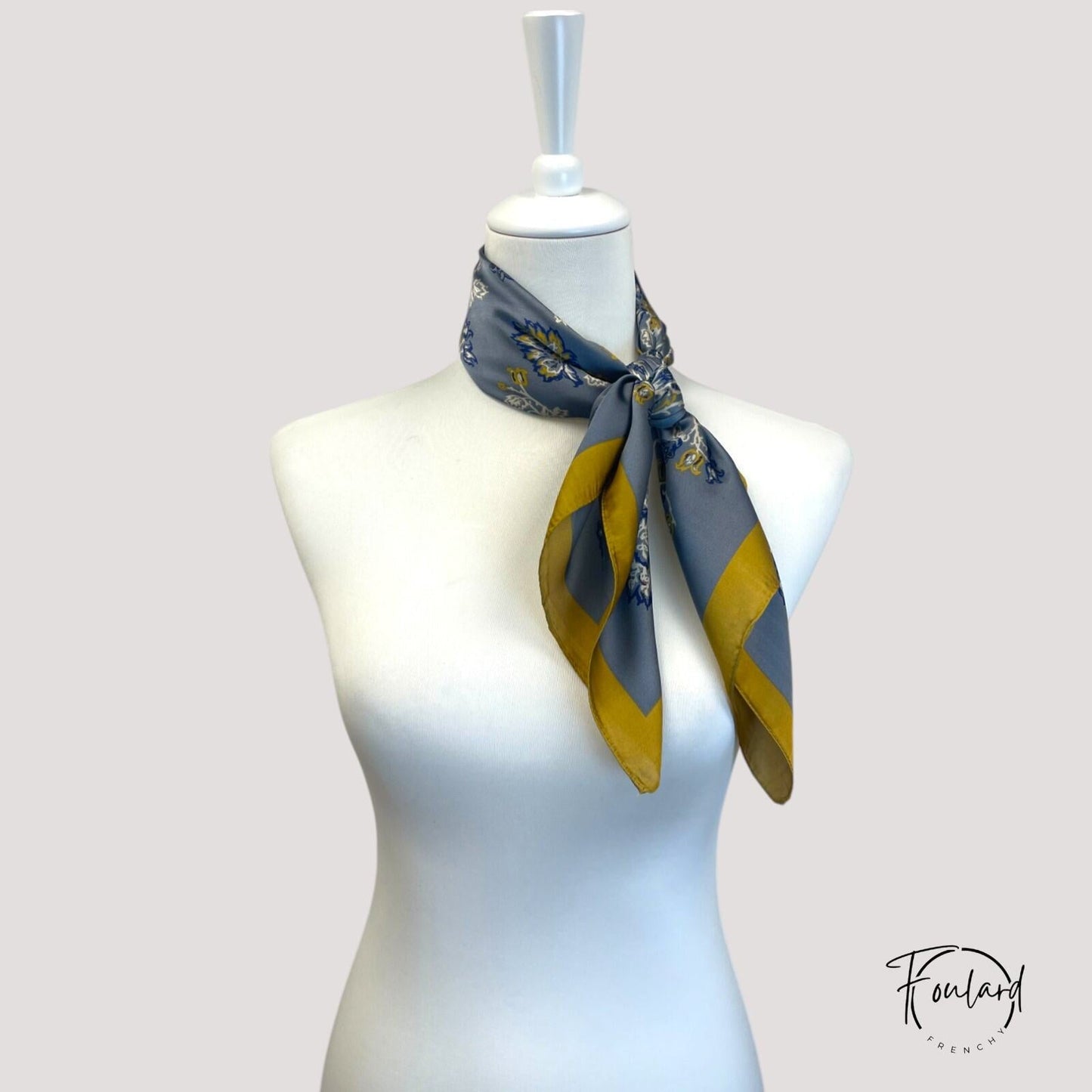 Texture douce du foulard en polyester avec motifs floraux