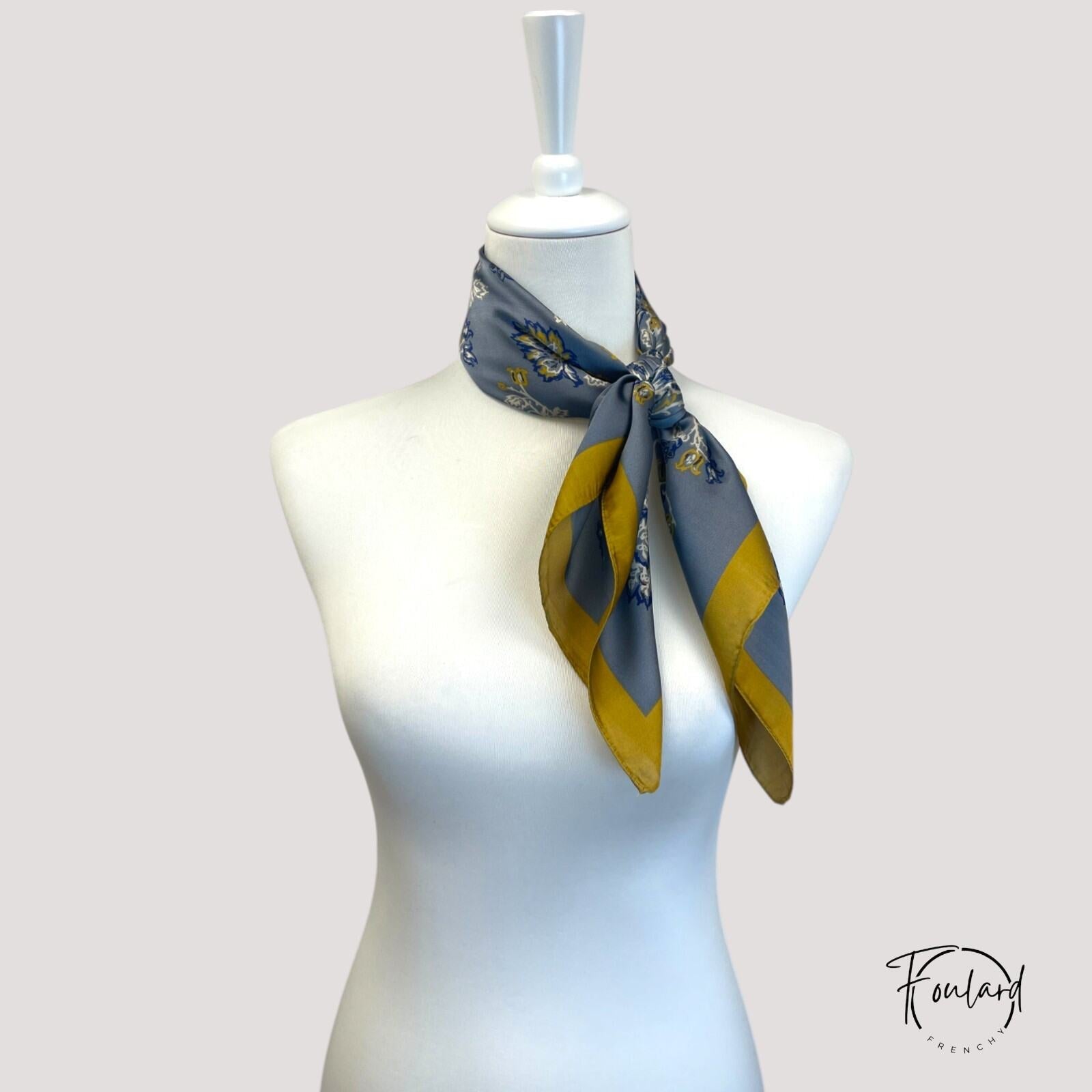 Texture douce du foulard en polyester avec motifs floraux