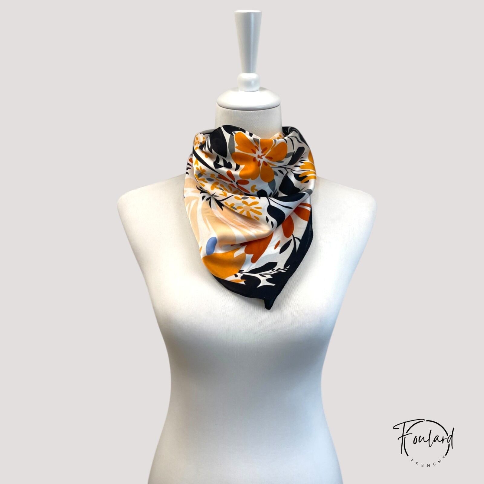 Foulard carré avec motif floral années 70, tons chauds