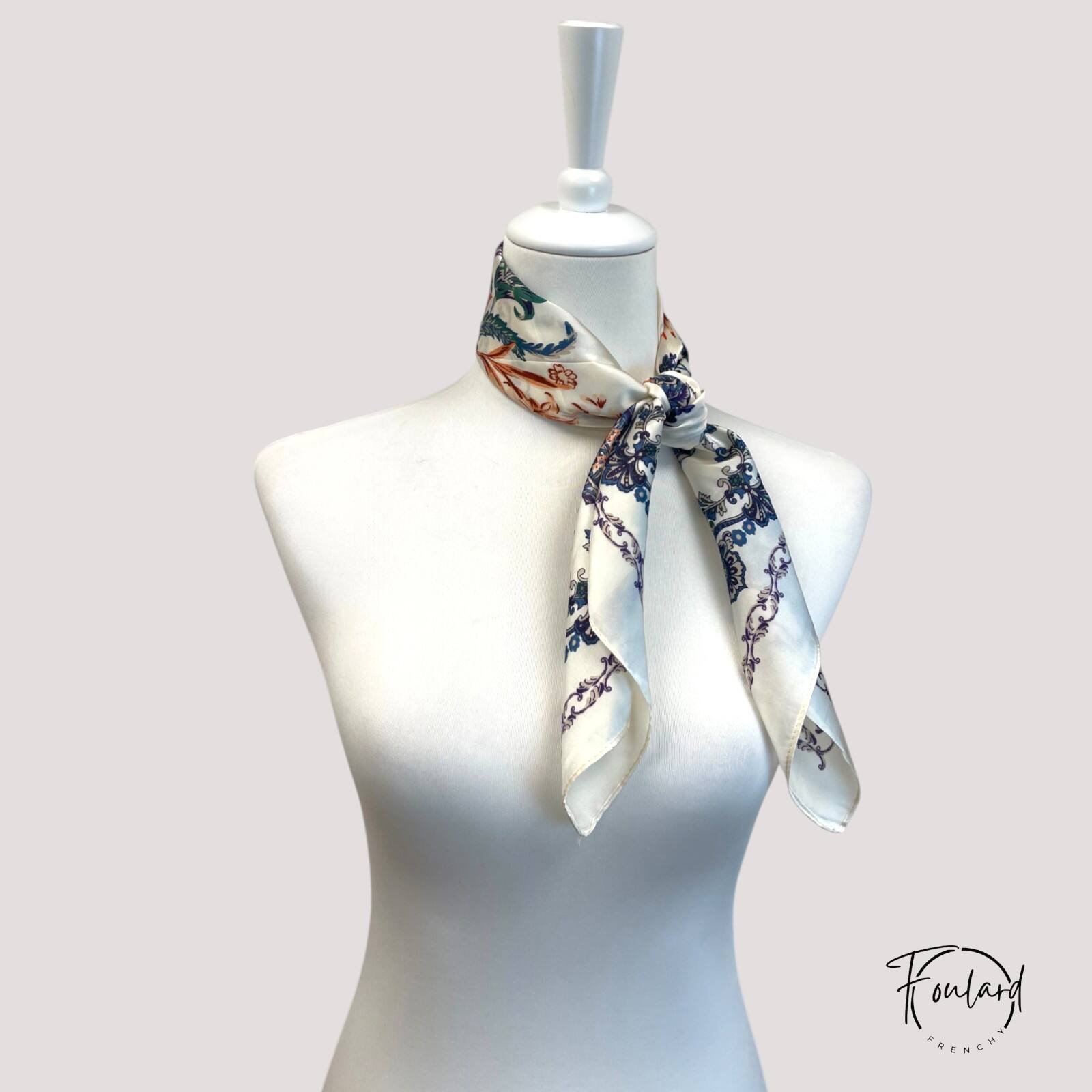 Foulard en polyester doux, motif baroque coloré