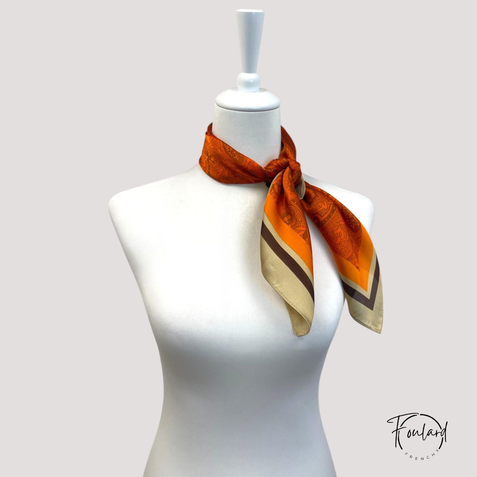 Foulard carré en polyester avec motif cachemire oriental