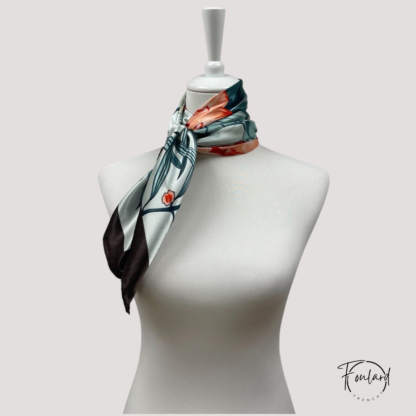 Vue rapprochée du tissu vert à motifs naturels