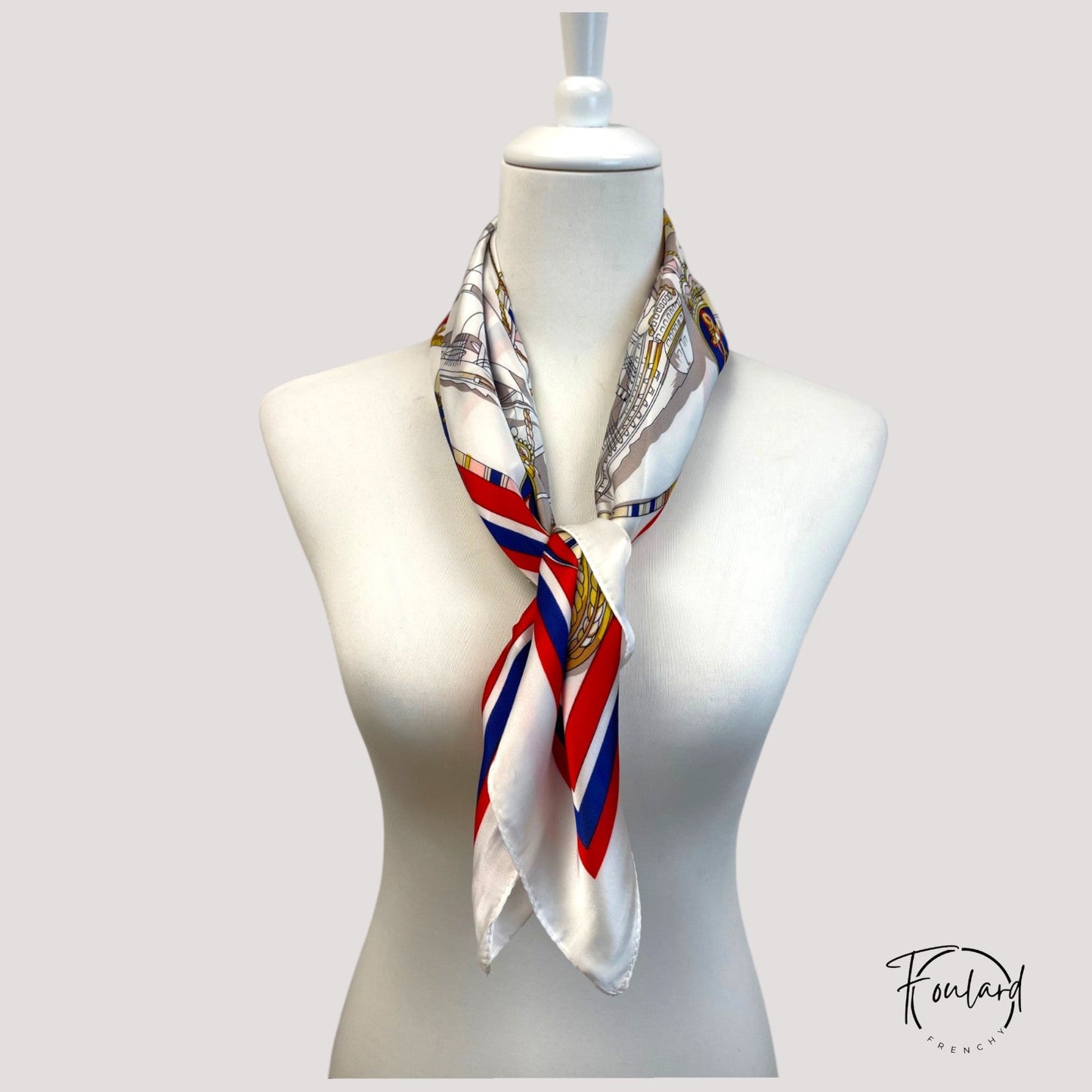 Gros plan sur le tissu anti-transpiration du foulard