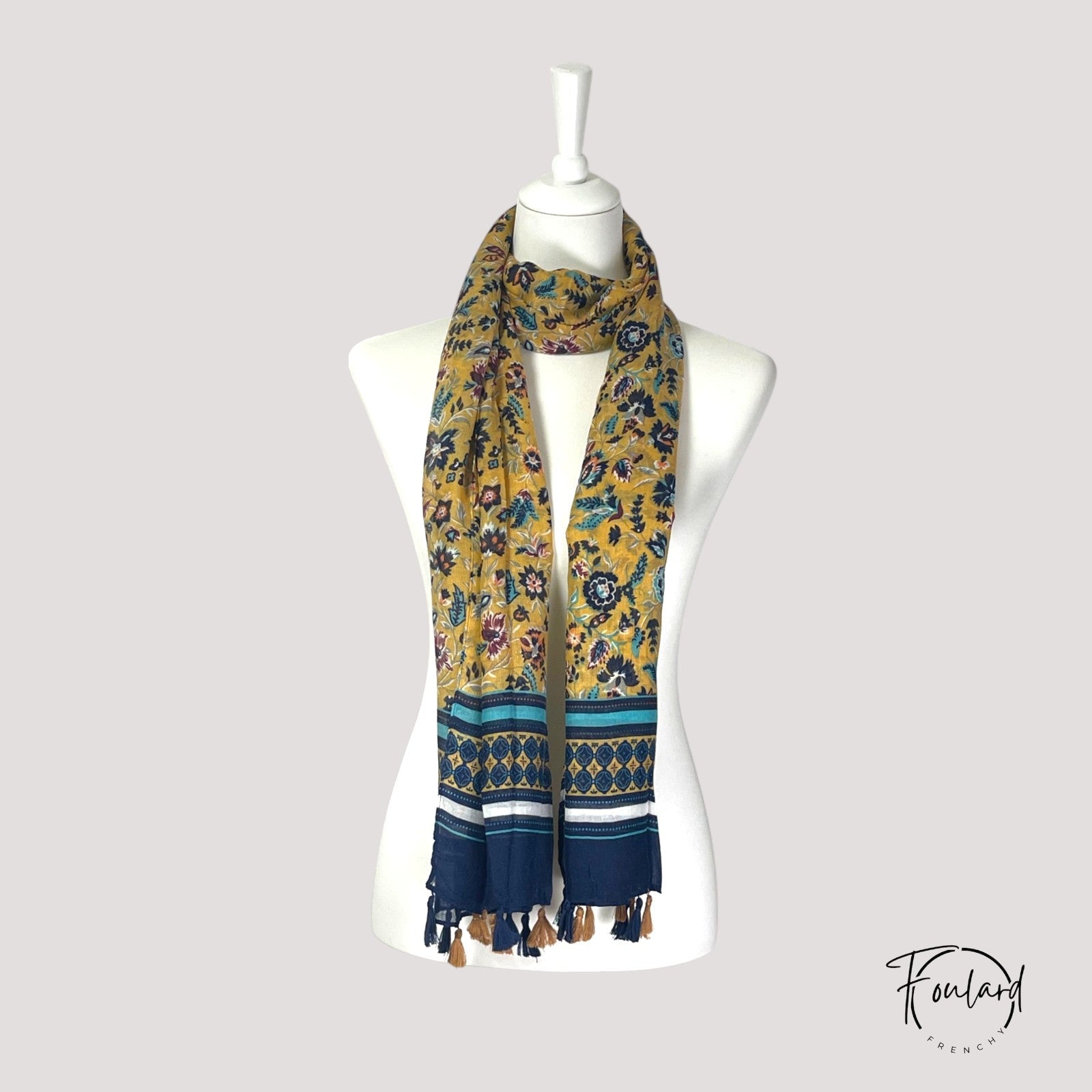 Vue rapprochée du tissu en coton viscose du foulard