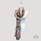 Détail du motif floral rose sur fond clair