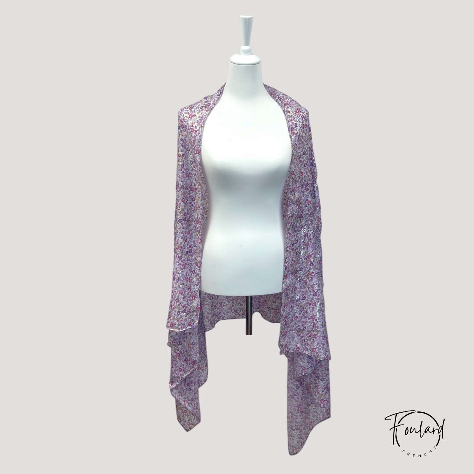 Foulard violet avec motif floral lilas et paillettes dorées