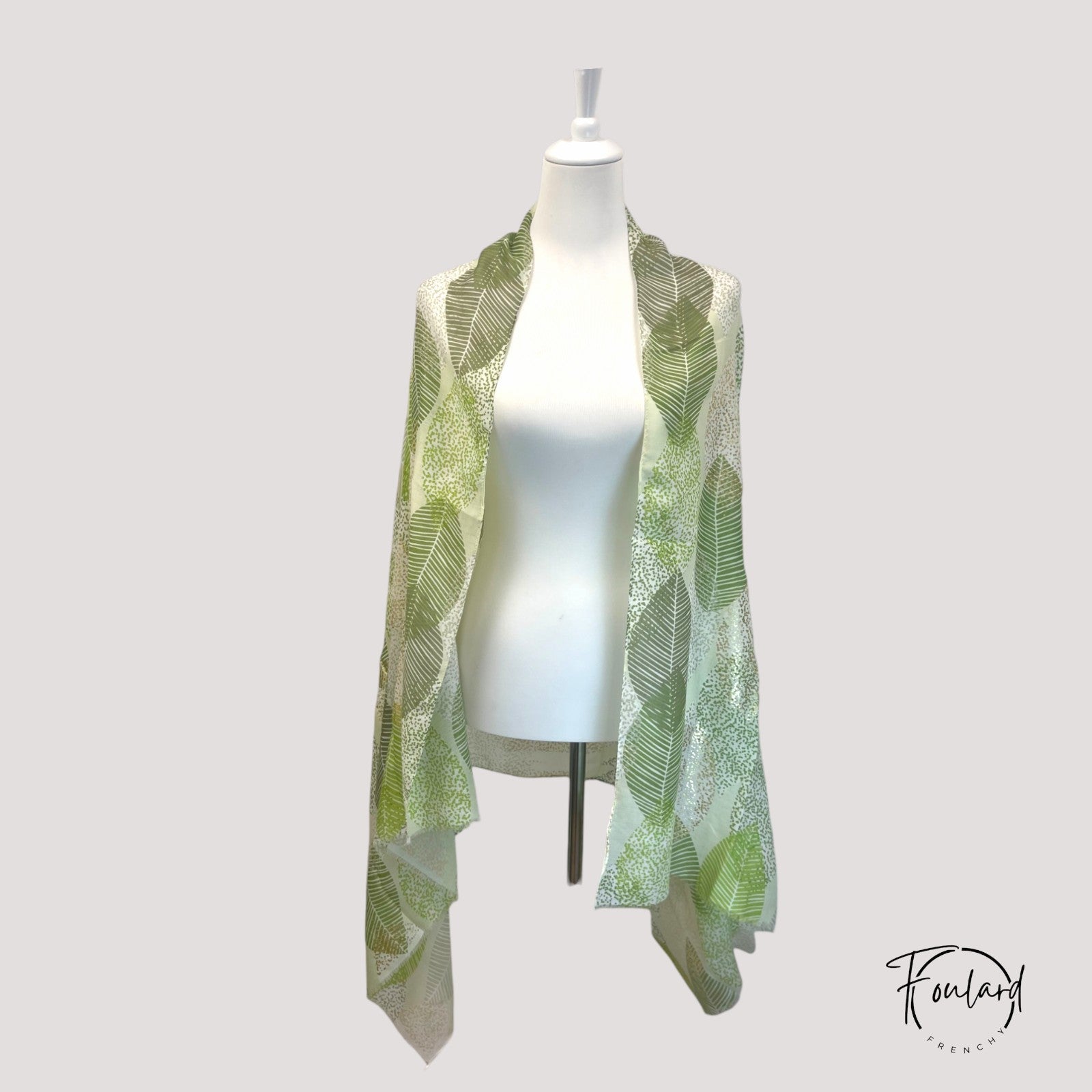 Foulard vert doré avec motif feuillage scintillant