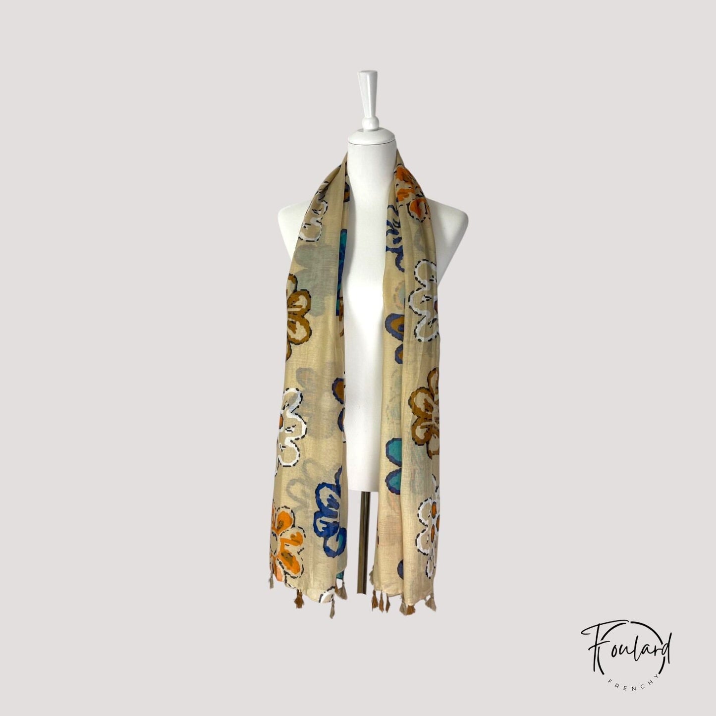 Foulard beige avec motifs floraux abstraits colorés