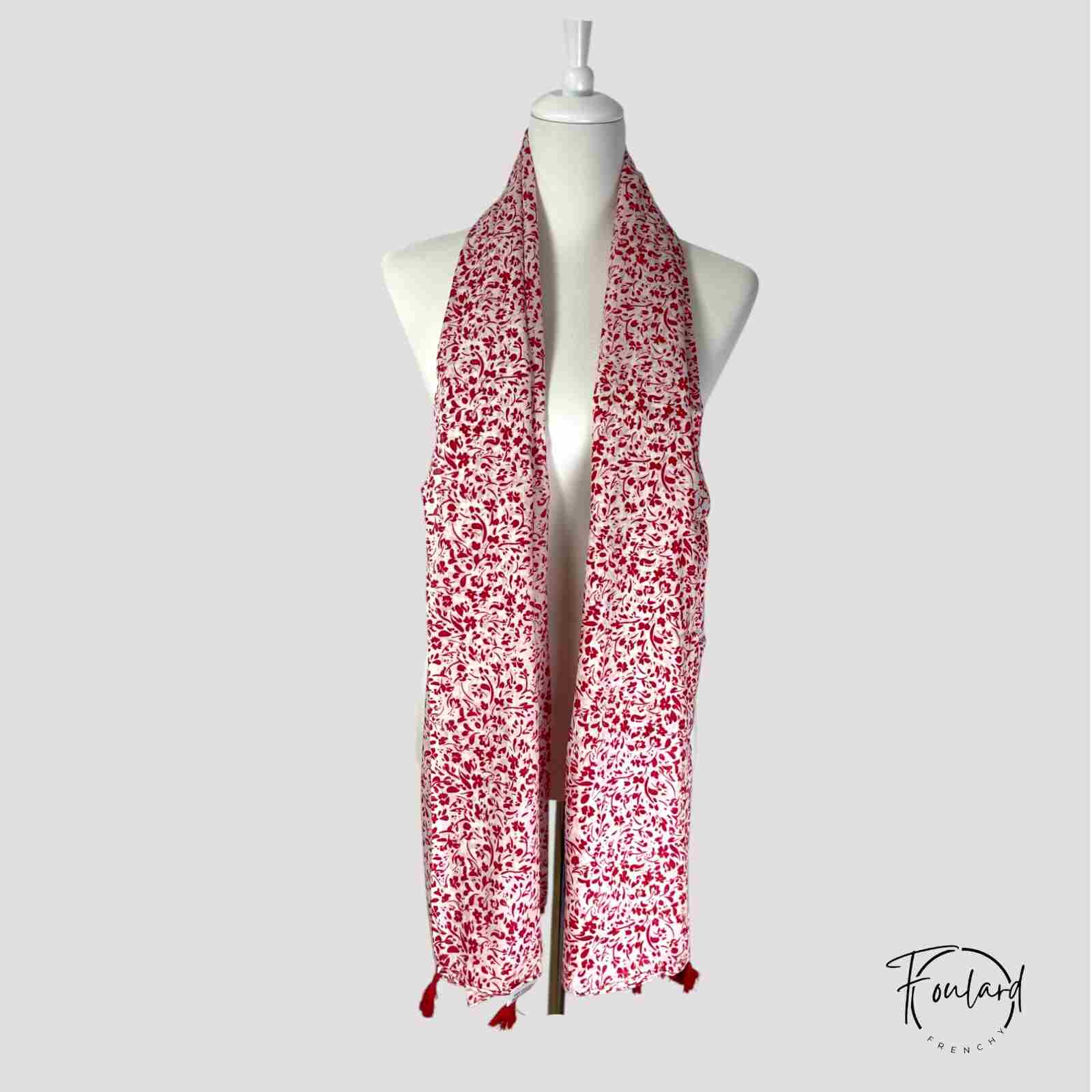 Vue d'ensemble du foulard floral rouge et crème