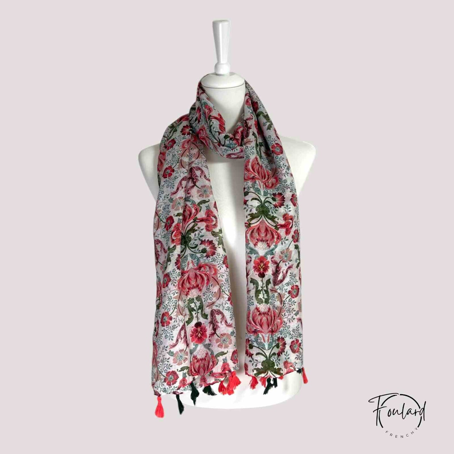 Foulard floral rouge et vert sur fond écru
