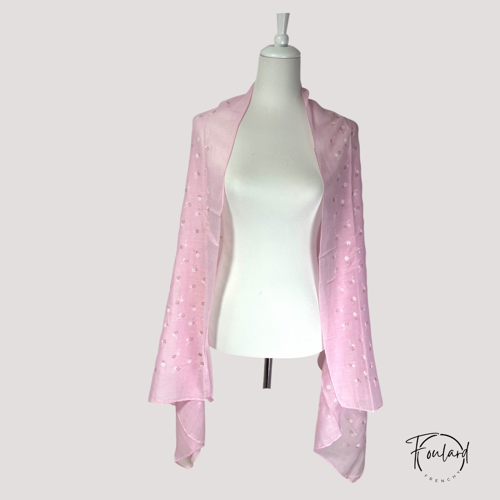 Foulard rose pastel avec motifs floraux et paillettes dorées