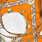 Foulard orange noué autour d'un cou, style élégant