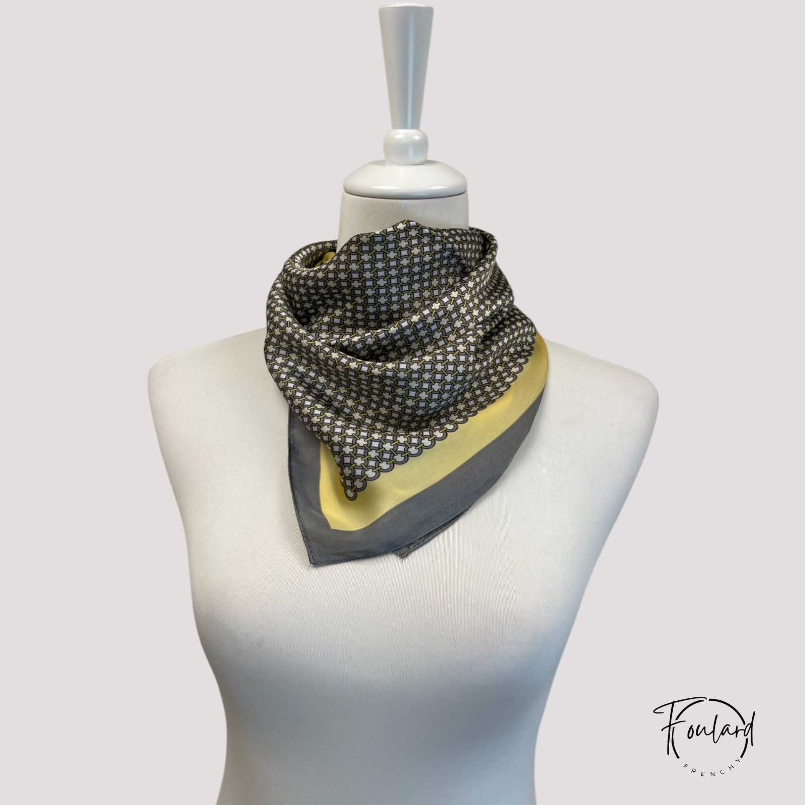 Foulard carré avec motif géométrique noir et jaune